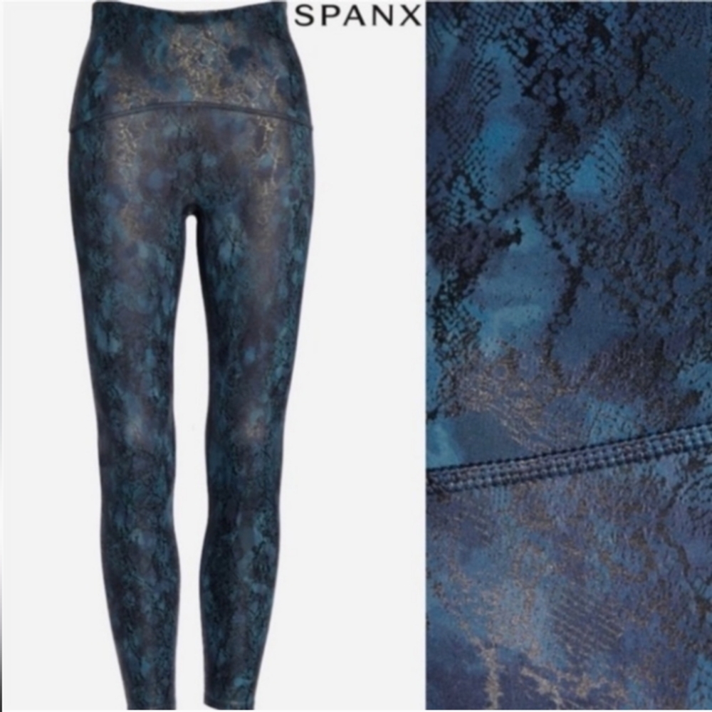 🆕 SPANX Booty Boost Active 7/8 Leggings Navy Reptile, Size M, NWT - Picture 2 of 15